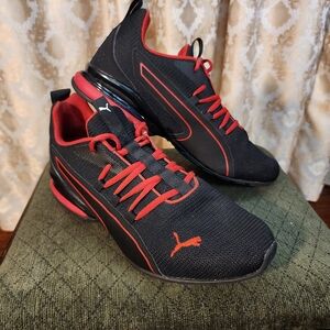 Mens 11.5 Puma Axelion Tennis Shoes